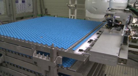 Pharmazeutische Industrie - Roboterzelle Sterilisation von Fläschchen