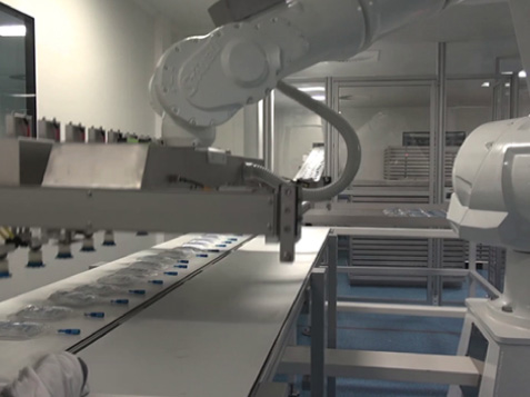 Pharmazeutische Industrie - Roboterzelle Sterilisation von Beuteln
