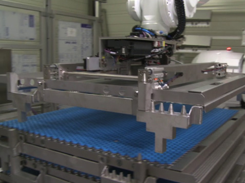 Pharmazeutische Industrie - Roboterzelle Sterilisation von Fläschchen